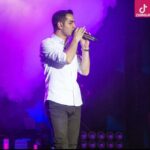 دانلود آهنگ محسن یگانه دیوار (اجرای زنده)