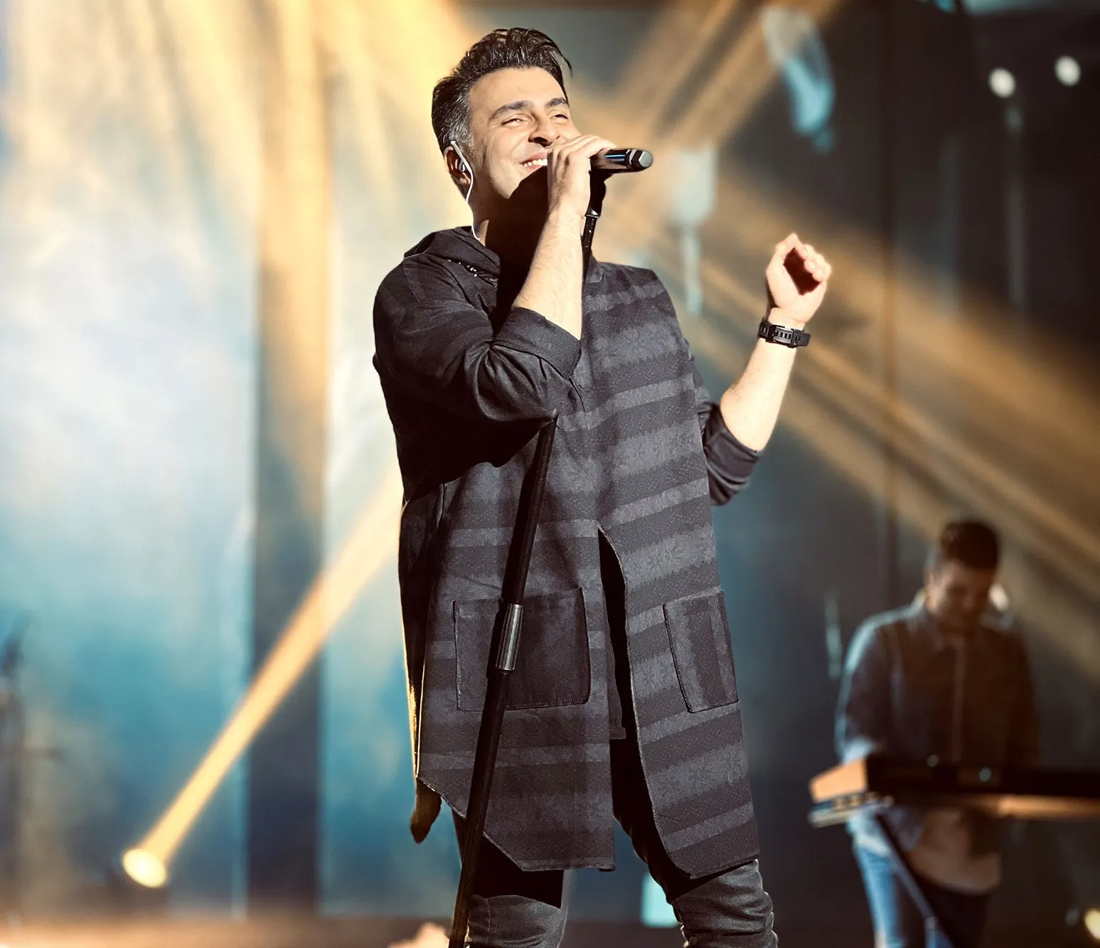 دانلود آهنگ علیرضا طلیسچی به تو چه (اجرای زنده) دانلود آهنگ علیرضا طلیسچی به تو چه (اجرای زنده)