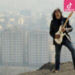 دانلود آهنگ رضا یزدانی سیم آخر {اگه عاشقت نبودم پا نمی داد این ترانه بی خیال بد بیاری، زنده باد این عاشقانه}