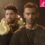 دانلود آهنگ یاس Agaah / تار میبینم، نمره چشماته زیر زمینی ام، نوع نگاته زلزله چی پ، تن صداته مجوز برا چی، واسه قُلدریاته