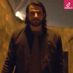 دانلود آهنگ صادق سرخ (نخواه با اهل اینجا سنجیده بشی بخواه فقط تو خودت فهمیده بشی)