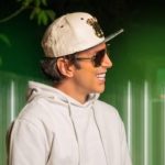 دانلود آهنگ رضایا دلخوشیم / تمومه دلخوشیم به لبخند تو‌وصله یه دوست داشتن ساده از عشقه