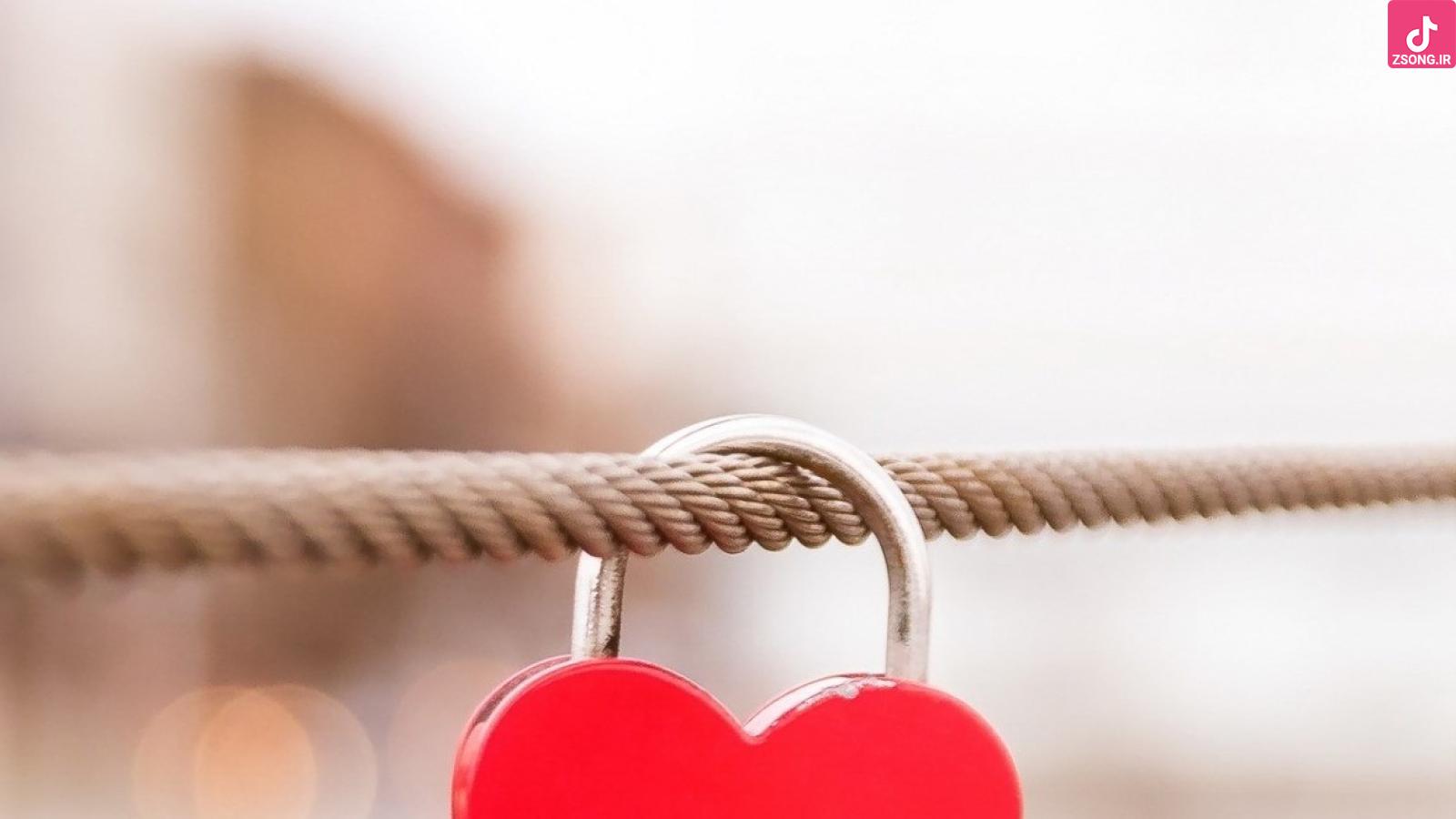 دانلود آهنگ گوگوش من آمده ام وای وای من امده ام عشق فریاد کند …