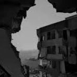 دانلود آهنگ امیر تتلو از پنجره ببین بیرونو که چجوری ا مقصدم از پنجره ببین بیرون و همه رویاها یخ زدن بیا از تو چشام ببین تومو