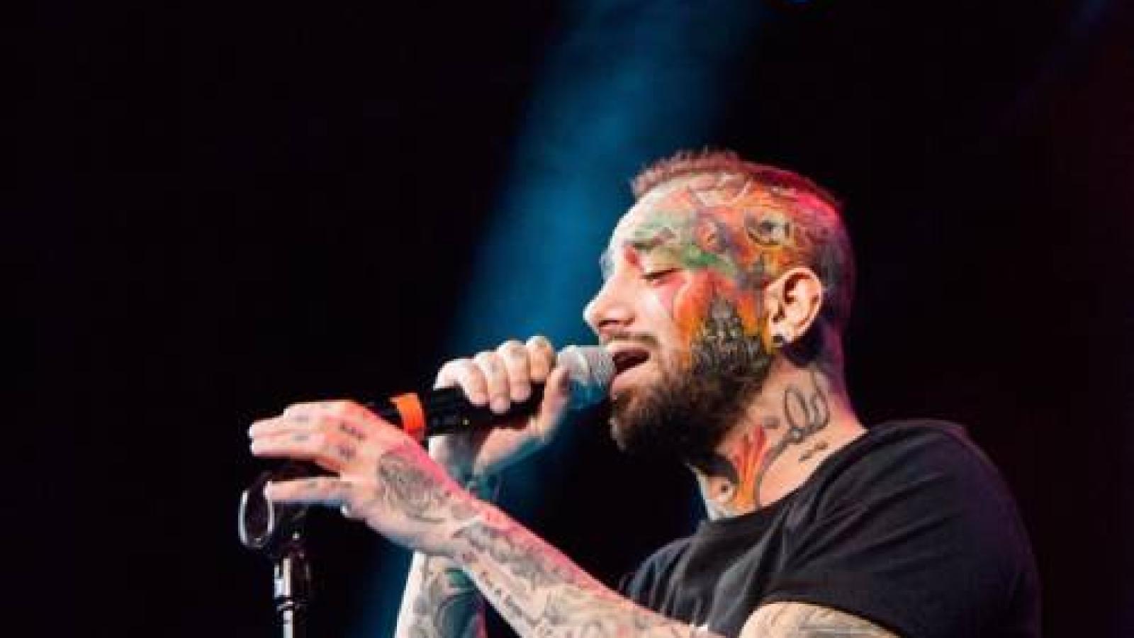 دانلود آهنگ امیر تتلو من آرومم {فِک نکن دستات از دستام دورَن. برو فِک نکن بی تو من داغونم ، من آرومم}