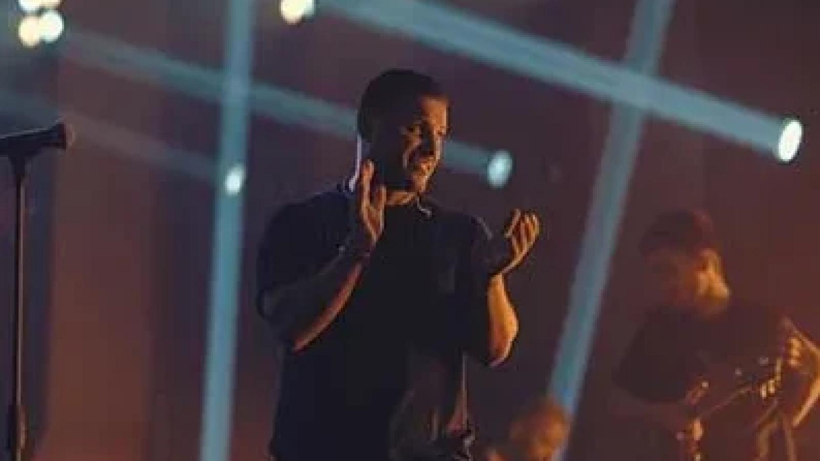 دانلود آهنگ آرمین زارعی مبارک باشه / چه لاک خوش رنگی چه آرایشی ....