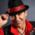 دانلود آهنگ فرامرز آصف اندک اندک / از رو عادت به رفاقت دل ما را ساده بردی تن سرد این غریبو تو به خشم شب سپردی