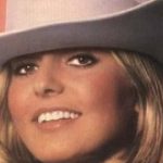 دانلود آهنگ گوگوش کولی {کولی ام خسته و سرگردانم ابر دلتنگ پر از بارانم}