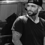 دانلود آهنگ حصین خط کشیدم دورم دورم خودم، خودم موندم و خودم کلاً