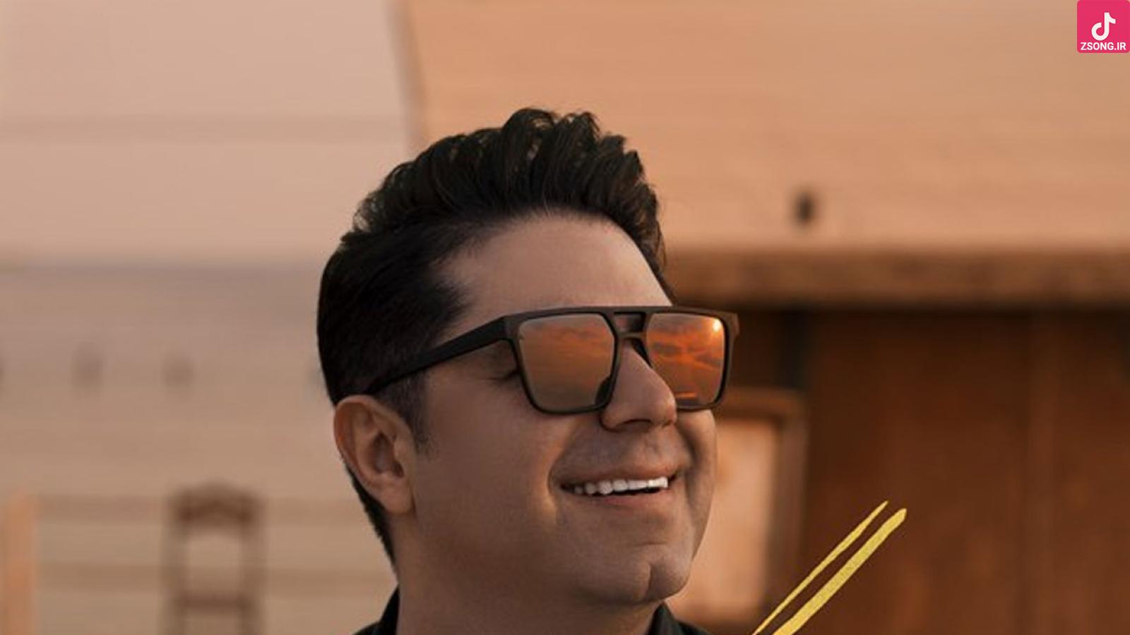 دانلود آهنگ حجت اشرف زاده دورت بگردم (اجرای زنده)