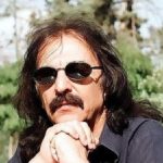 دانلود آهنگ کوروش یغمایی اختر آسمان ها {اگر در آسمان ها در ظلمت شب بدرخشد اختری تنها تویی تنها تویی}