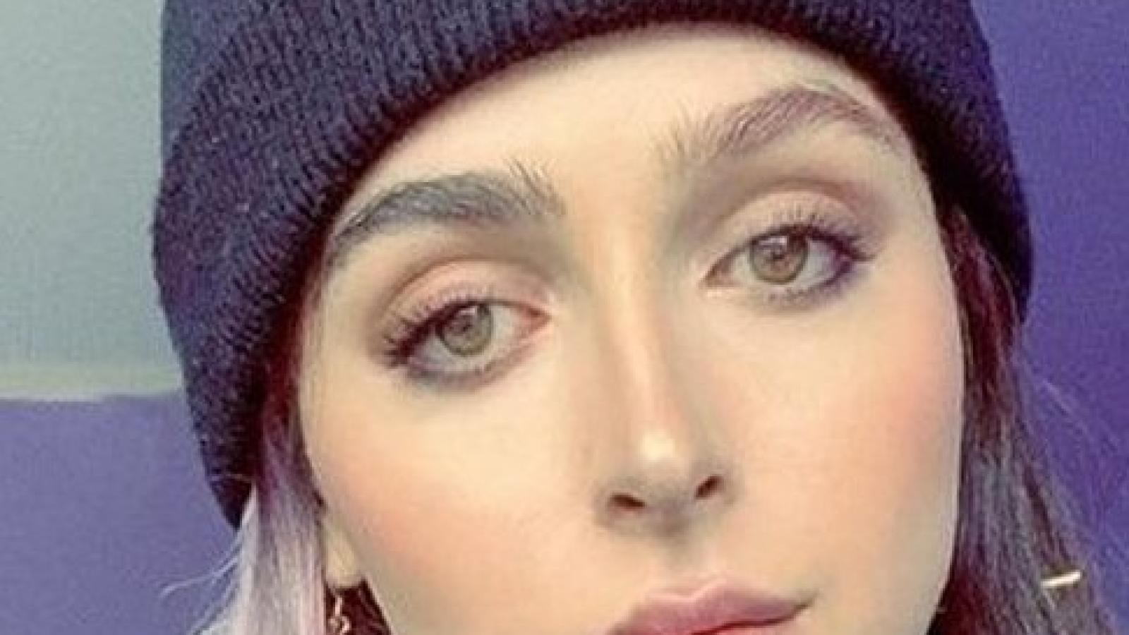 دانلود آهنگ مدگل آسمون نقاشی‌ شد با رنگی چشم های تو بم بگو یهو چی شد عاقبت تنهایی شد