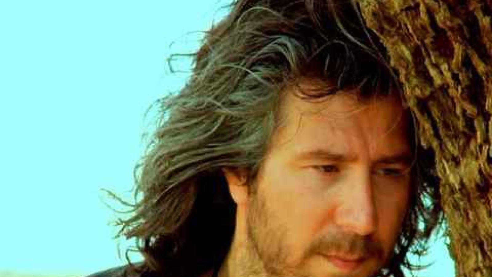 دانلود آهنگ منصور اولین و آخرم / ای اولینو اخرم من بی تو بی بالو پرم;تو میدونی عاشقترم