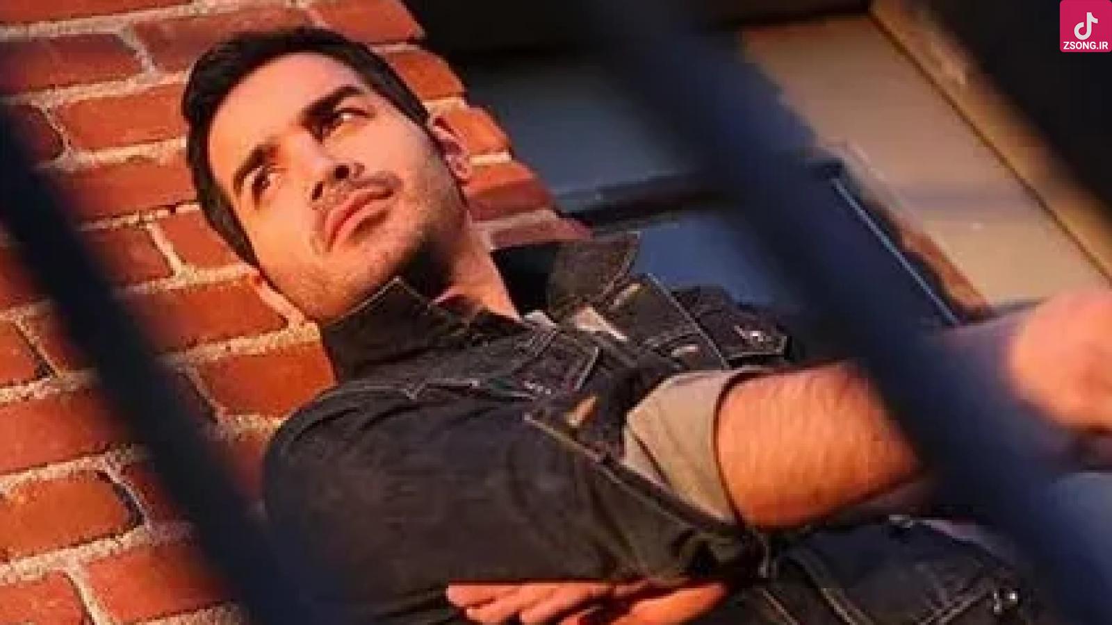 دانلود آهنگ محسن یگانه خاطره بازی / تو میترسیدی کسی مارو کنار هم ببینه ....