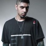 دانلود آهنگ رضا پیشرو چی داره که هی میری پاش