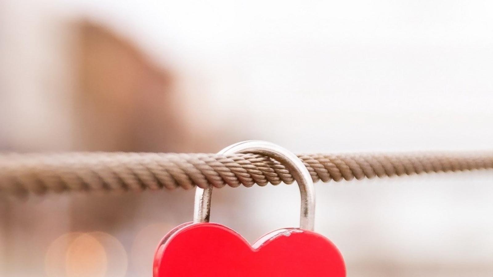 دانلود آهنگ ناهید شانس آخر / این دل خریدار نداره عاشقه بازار نداره