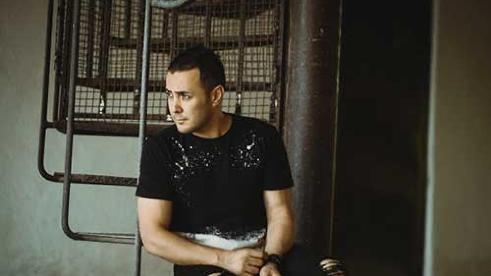 دانلود آهنگ ناصر زینعلی فقط باش / عجب احساسی و عجب هوایی عشقت کنارته ...