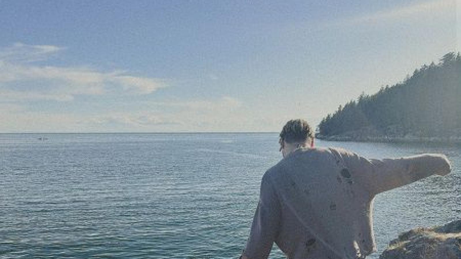 دانلود آهنگ پارسالیپ دریا دوباره سرت بذار روی تن ساحل