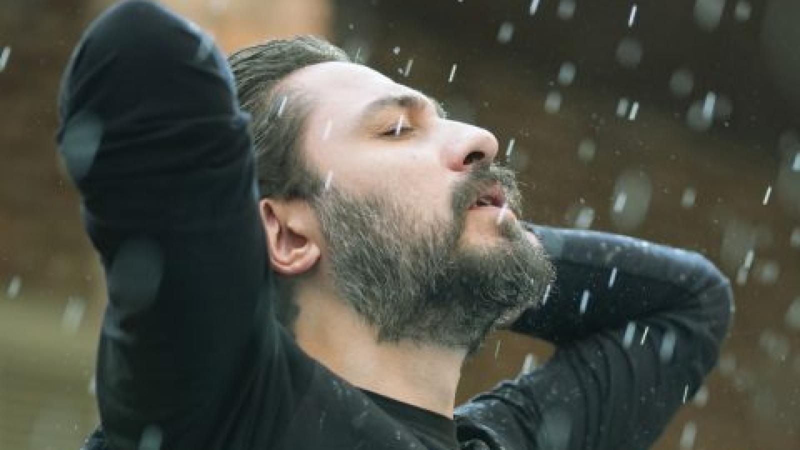 دانلود آهنگ روزبه بمانی میخوام ببخشم خودمو واسه تمام خوبیام برای ترک خودمو برای وابستگیام