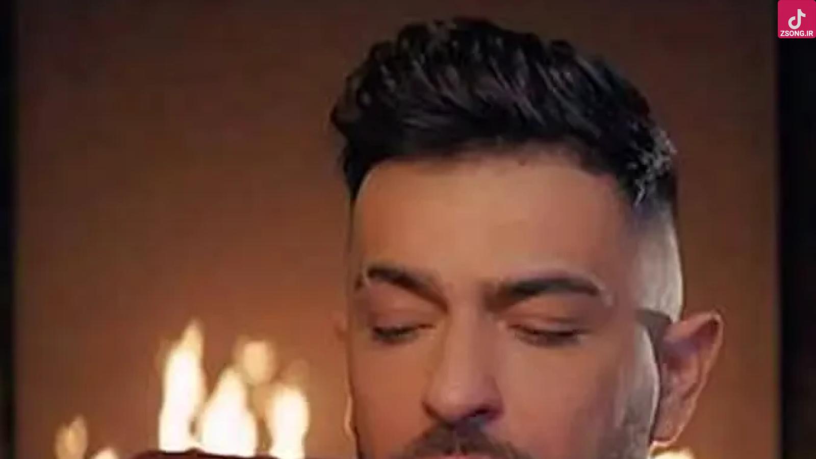 دانلود آهنگ سامی بیگی بوسم کن / دست دلامون با یه بوسه وا میشه