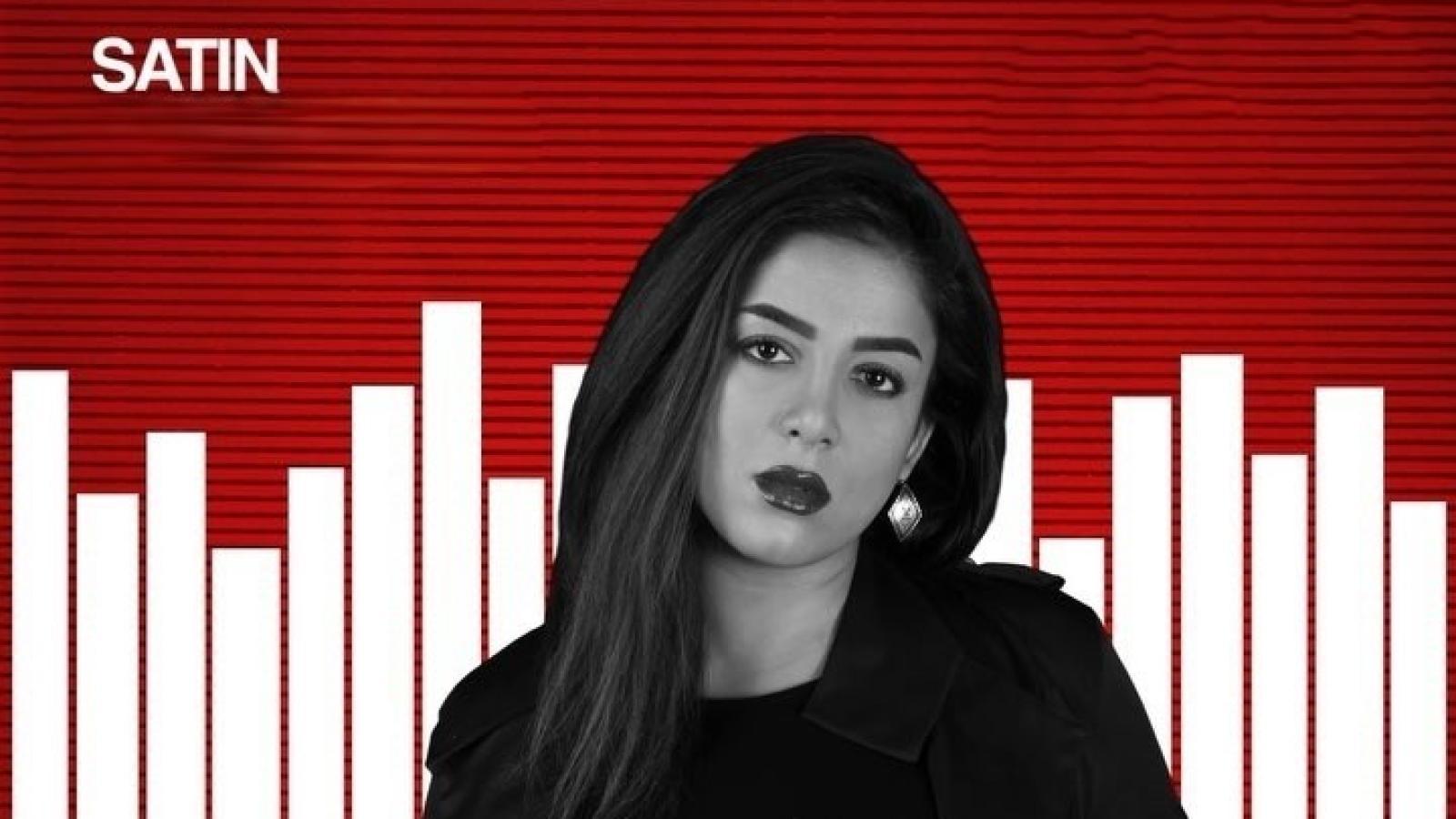 دانلود آهنگ ستین لب دریا با تو تنها وای چه حالیه جای هرکی دوره از ما اینجا خالیه