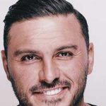 دانلود آهنگ آرمین زارعی قلبم میمیره بی تو گریم میگیره بی تو سردن دستای من هر دم