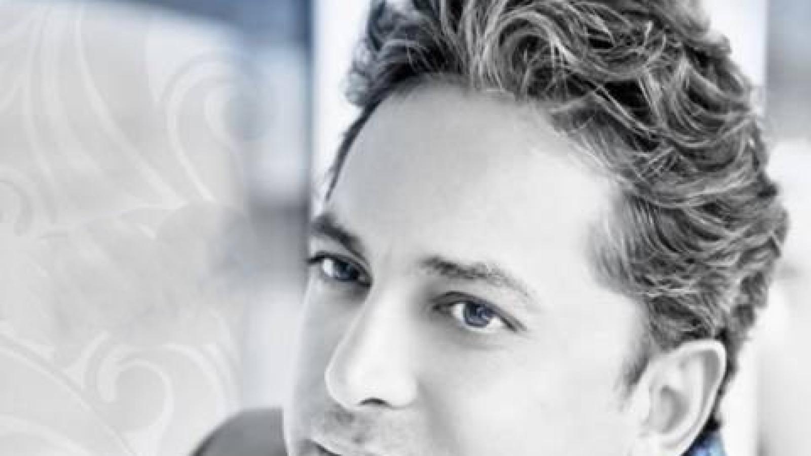 دانلود آهنگ سیاوش شمس آغاز عشق / لبهای ما با هم دنیای پر خواهش بوسه هامون آغاز عشق