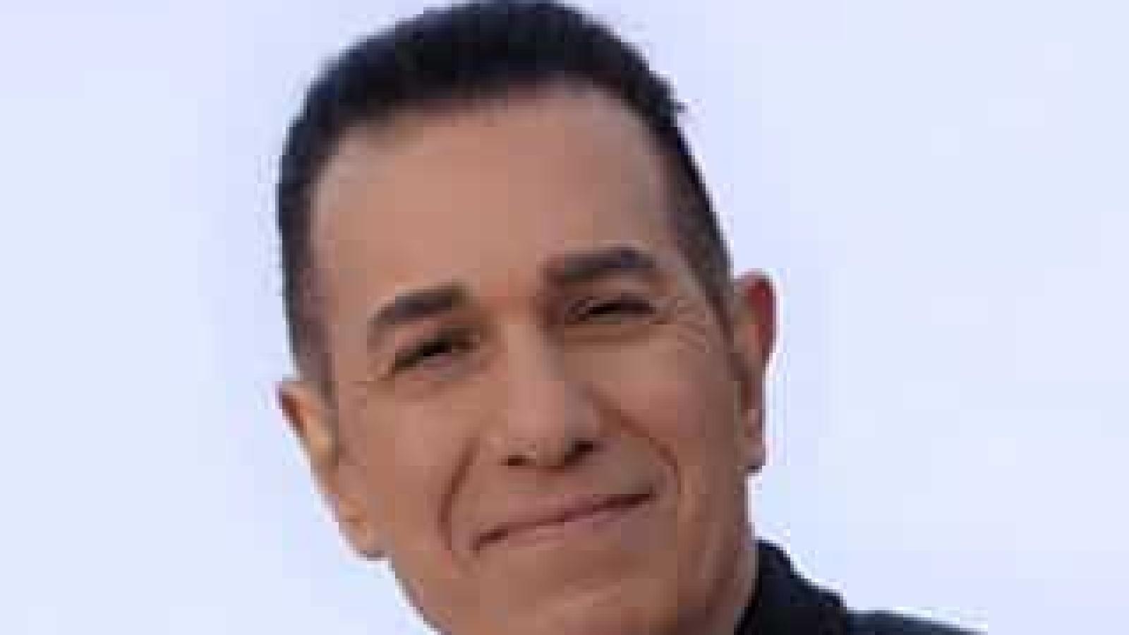 دانلود آهنگ کوروس عاشق ترین {گفتی که تا ابد میخوای پیشم بمونی عاشق ترین عاشق بشی قدرمو بدو}