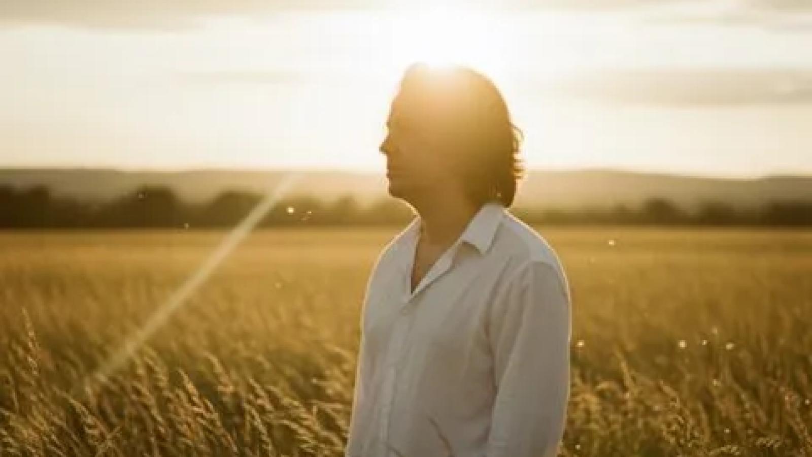 دانلود آهنگ علیرضا قرایی منش فاصله ها / کاش‌ راهم به‌تو نزدیک نبود کاش توی فاصله‌ها می‌موندی