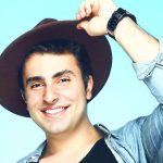 دانلود آهنگ علیرضا طلیسچی عزیزی عزیزم که چیزی یه ریزم نمیتونه دور کنه تورو همه چیزم