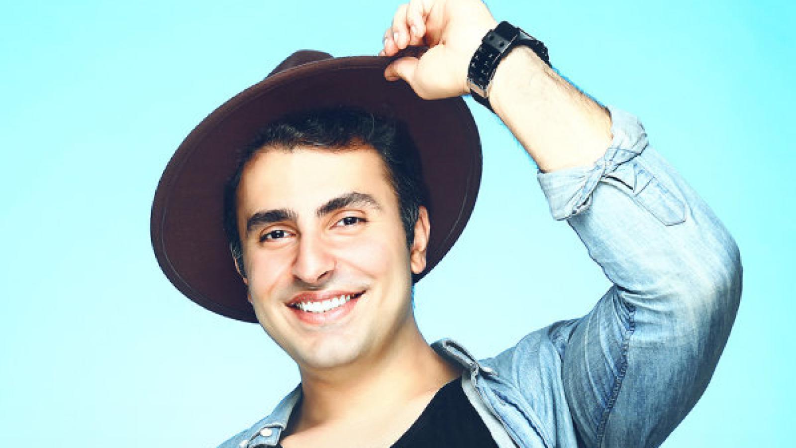 دانلود آهنگ علیرضا طلیسچی عزیزی عزیزم که چیزی یه ریزم نمیتونه دور کنه تورو همه چیزم