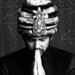 دانلود آهنگ امیر عباس گلاب ارباب / خون میچکید از لب های باباش که پیش چشماش …