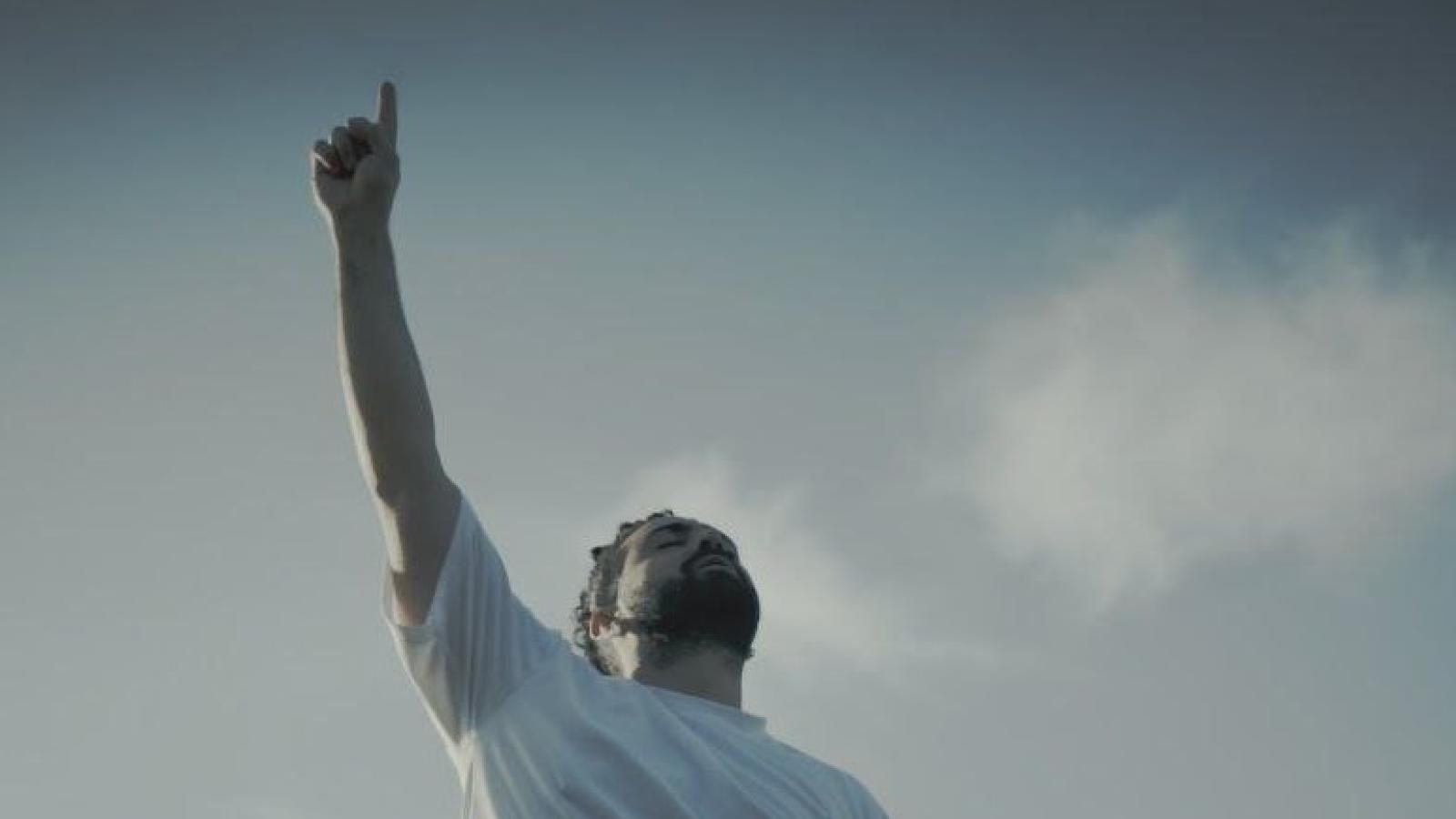 دانلود آهنگ بهرام آغوش / من دوباره متولد میشم در آغوش سرد ما