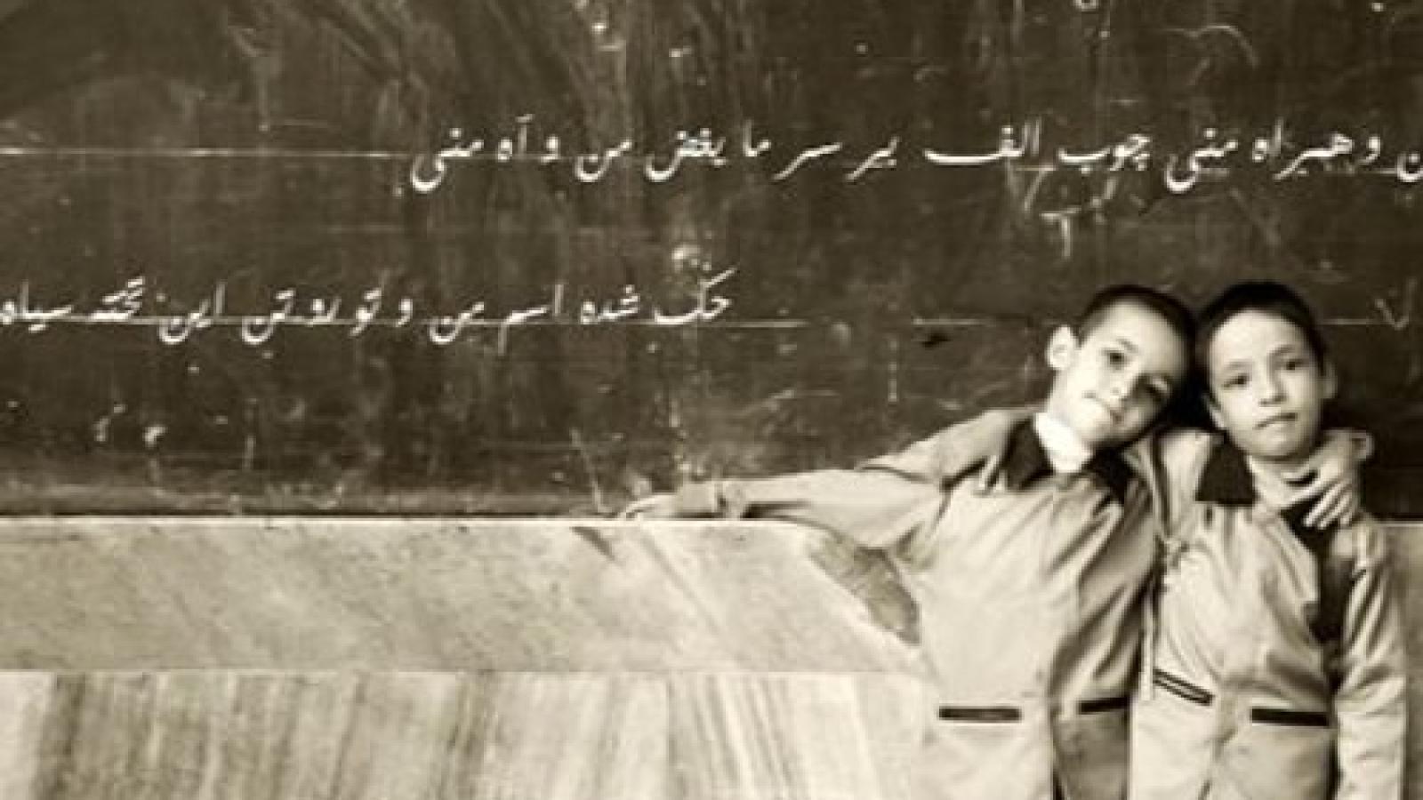 دانلود آهنگ فریدون فروغی یار دبستانی من با من و همراه منی…