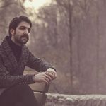 دانلود آهنگ حمید هیراد در کنار هم / من نگاهش میکنم او هم نگاهم میکند …