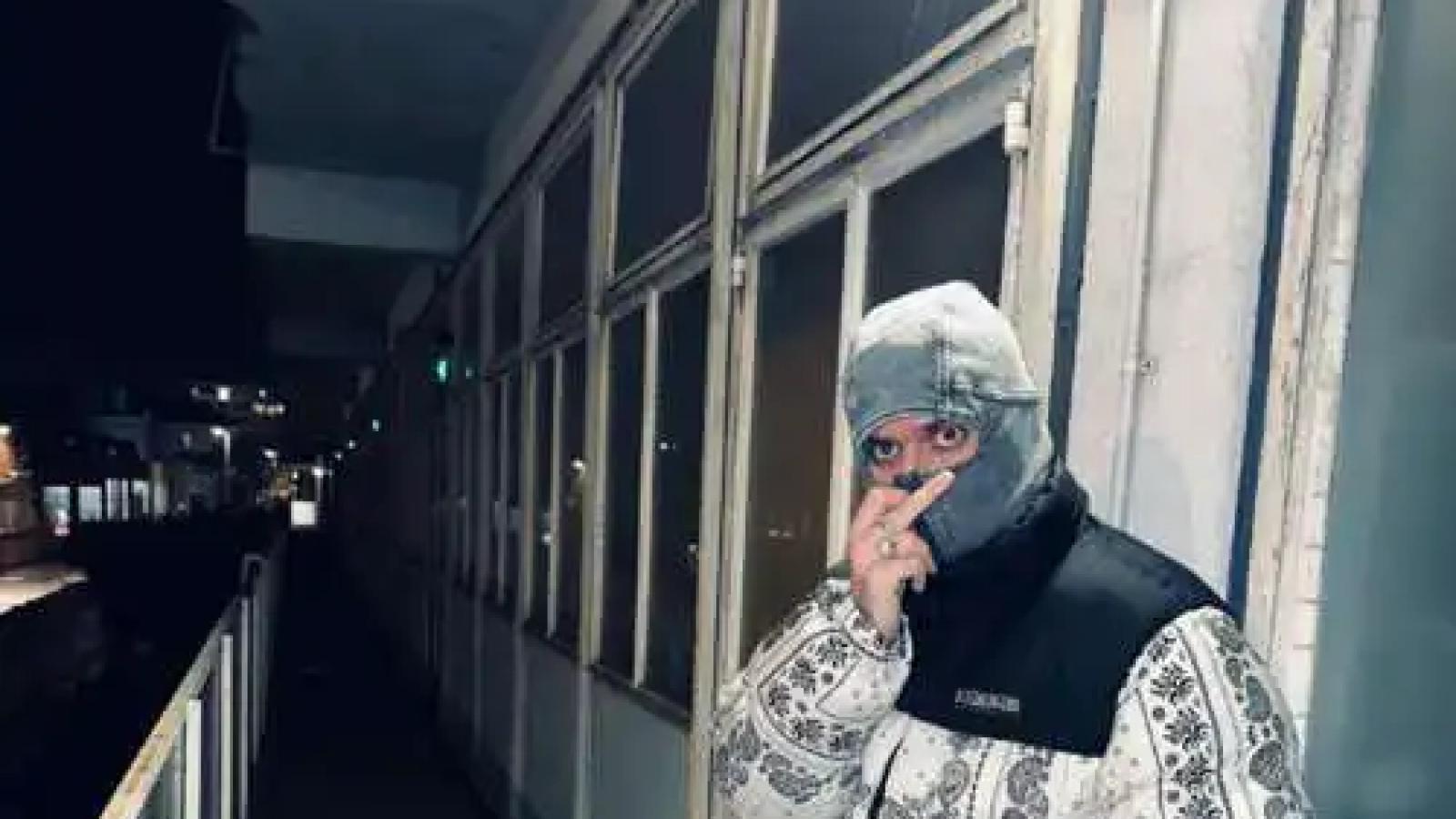 دانلود آهنگ هیپهاپولوژیست کاردی 3 / دوتا سوراخش عینک قیاسی به دیس میس ندارم نیازی ولی قویم توش مثل ریاضی