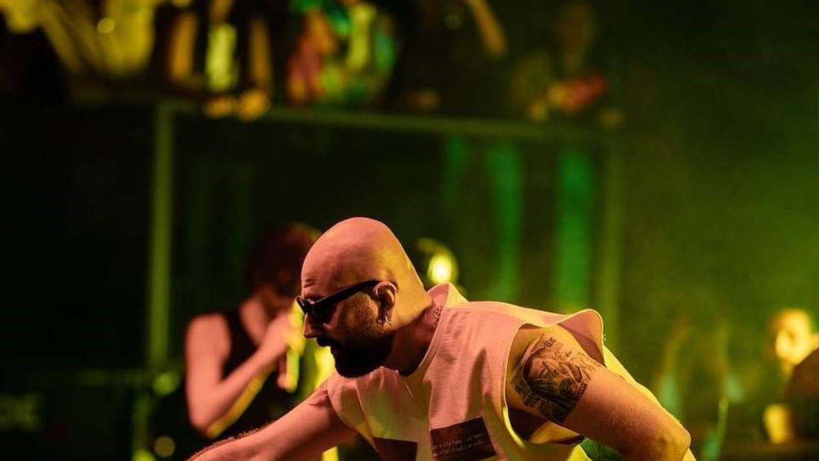 دانلود آهنگ هیپهاپولوژیست کناری راننده / ‎‎‎‎‎‎‎‎‎‎‎‎‎‎‎‎اونی که کنار راننده نشسته از بقیه خوشگل تره