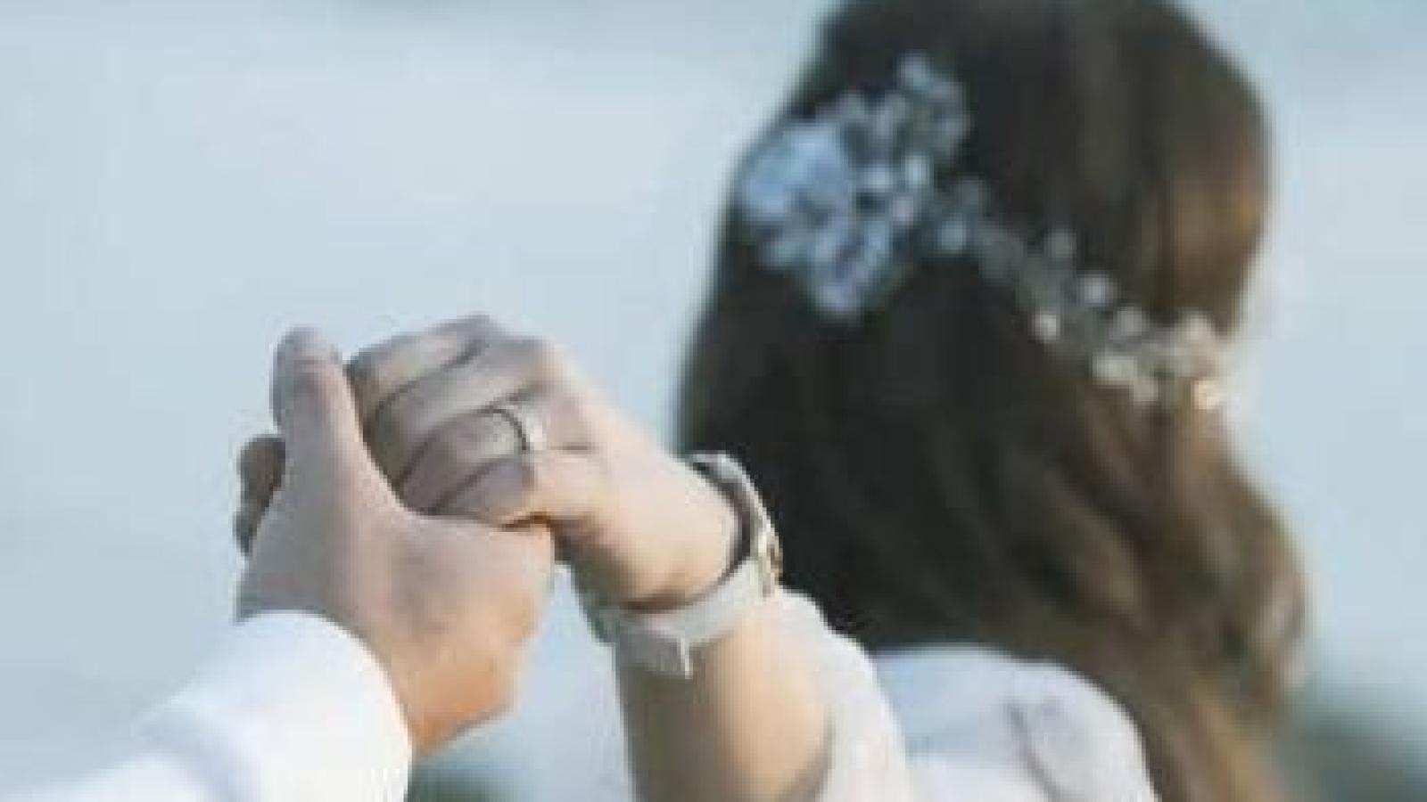 دانلود آهنگ مهستی شاید قبل از من عاشق بودی که راحت دل میکنی (هوش مصنوعی)