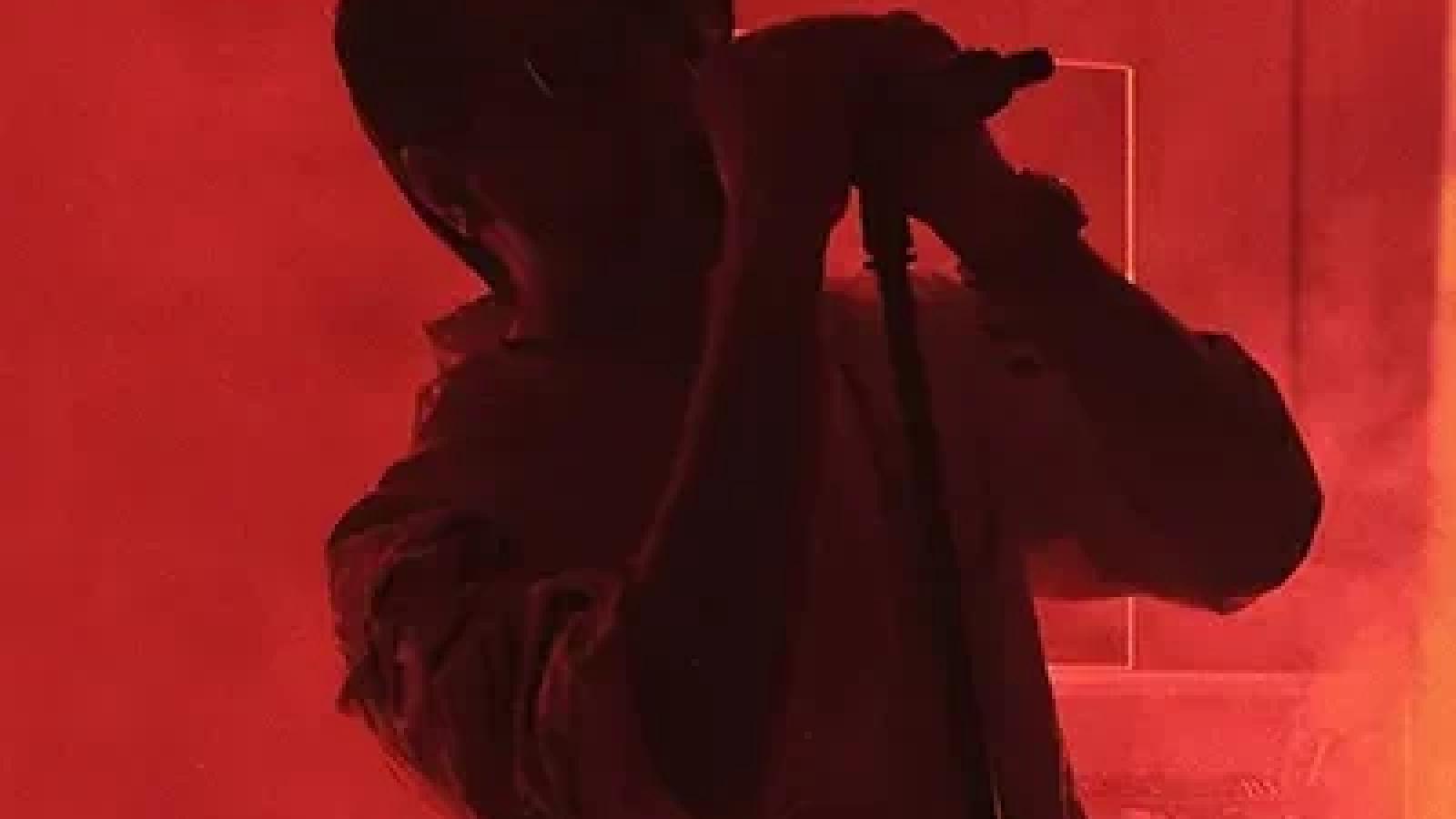 دانلود آهنگ مهدی احمدوند بی حسی / بیا چند تایی شمع توی خونه روشن کن ...