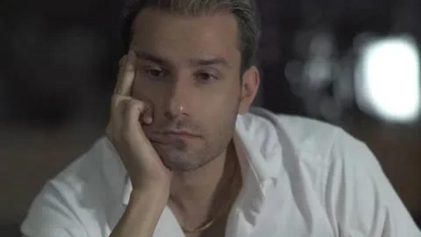 دانلود آهنگ مهدی احمدوند ساحل / بیراه نمیگه اونکه میگه آدم بدون عشق مرده