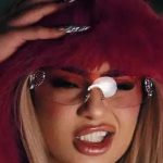 دانلود آهنگ ریری زاخار باربی {زاخاز پول تو جیبش فراوونه نمیدونه کجا بریزه}