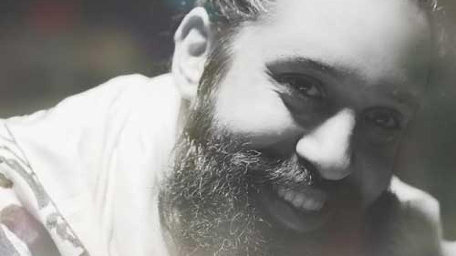 دانلود آهنگ روزبه نعمت الهی عاشقم باش با کیفیت عالی 320