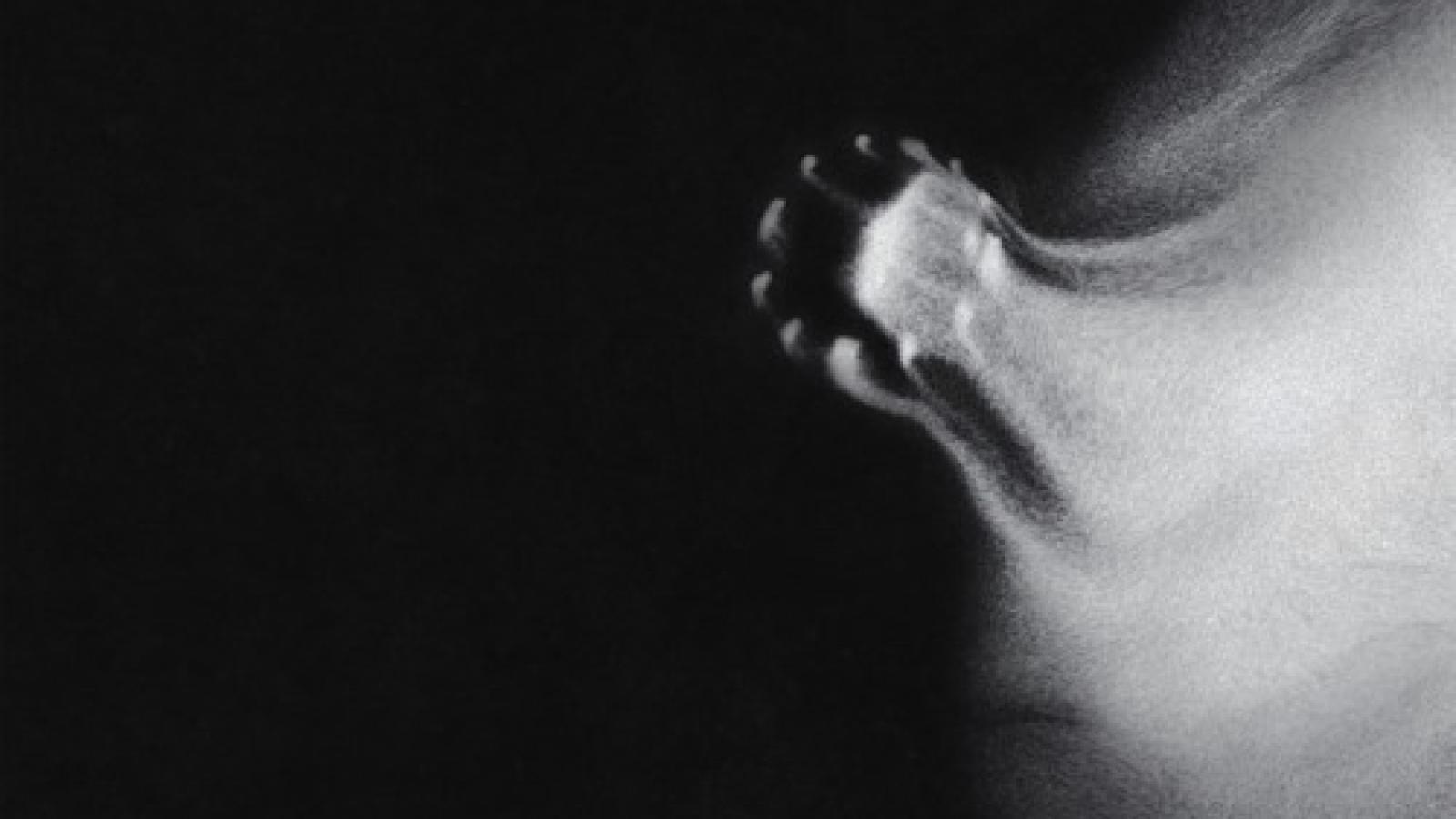 دانلود آهنگ شایع قلعه / میخوام فقط به خودم شبیه بمونم من همینم همین قد بد همینه موودم