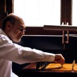 دانلود آهنگ سیاوش قمیشی حسرت / هر برگ زرد یعنی، یک آرزوی بر باد