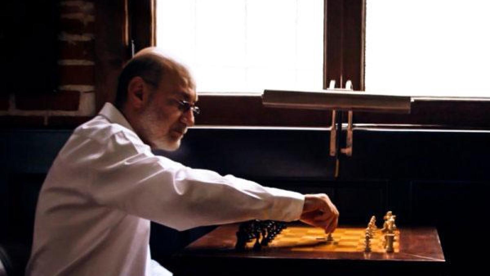 دانلود آهنگ سیاوش قمیشی حسرت / هر برگ زرد یعنی، یک آرزوی بر باد