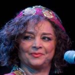 دانلود آهنگ سیما بینا لاله زار / خودم سبزه که یارم سبزه پوشه خودم گل دستم و یار گلفروشه