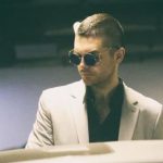 دانلود آهنگ سینا پارسیان این راهش نیست {بی هوا شاید به عشقت بیشتر از صدبار هی زمین خوردم نمیدونم}