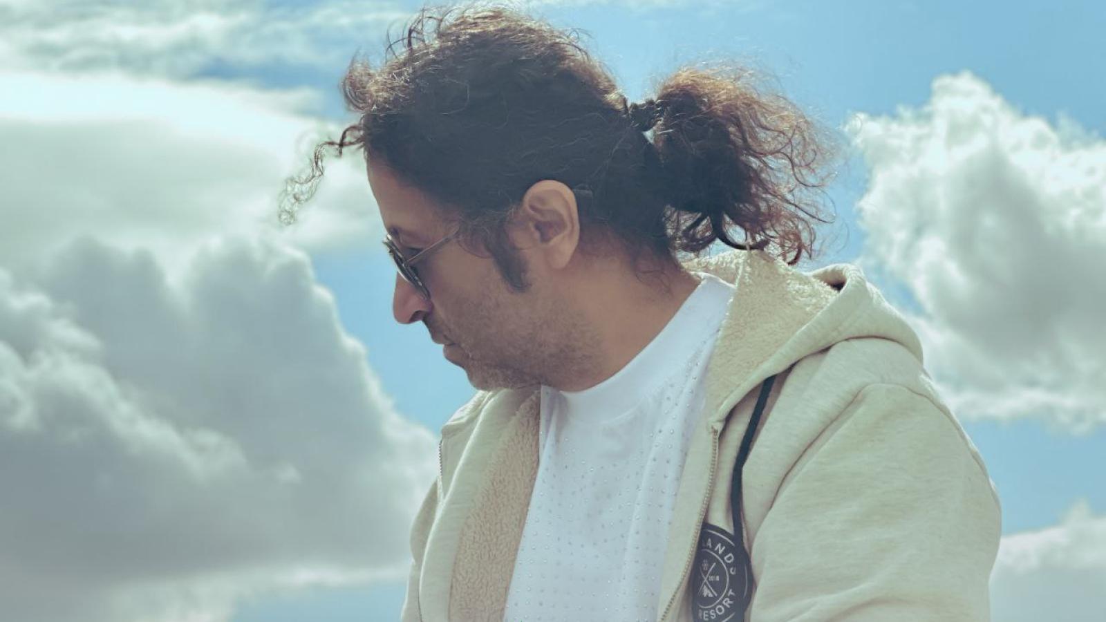 دانلود آهنگ والایار بوی بارون / به تو حسِ من، میشه هِی بیشترو بیشتر زیبایی، شبیه بوی بارون تو بهار