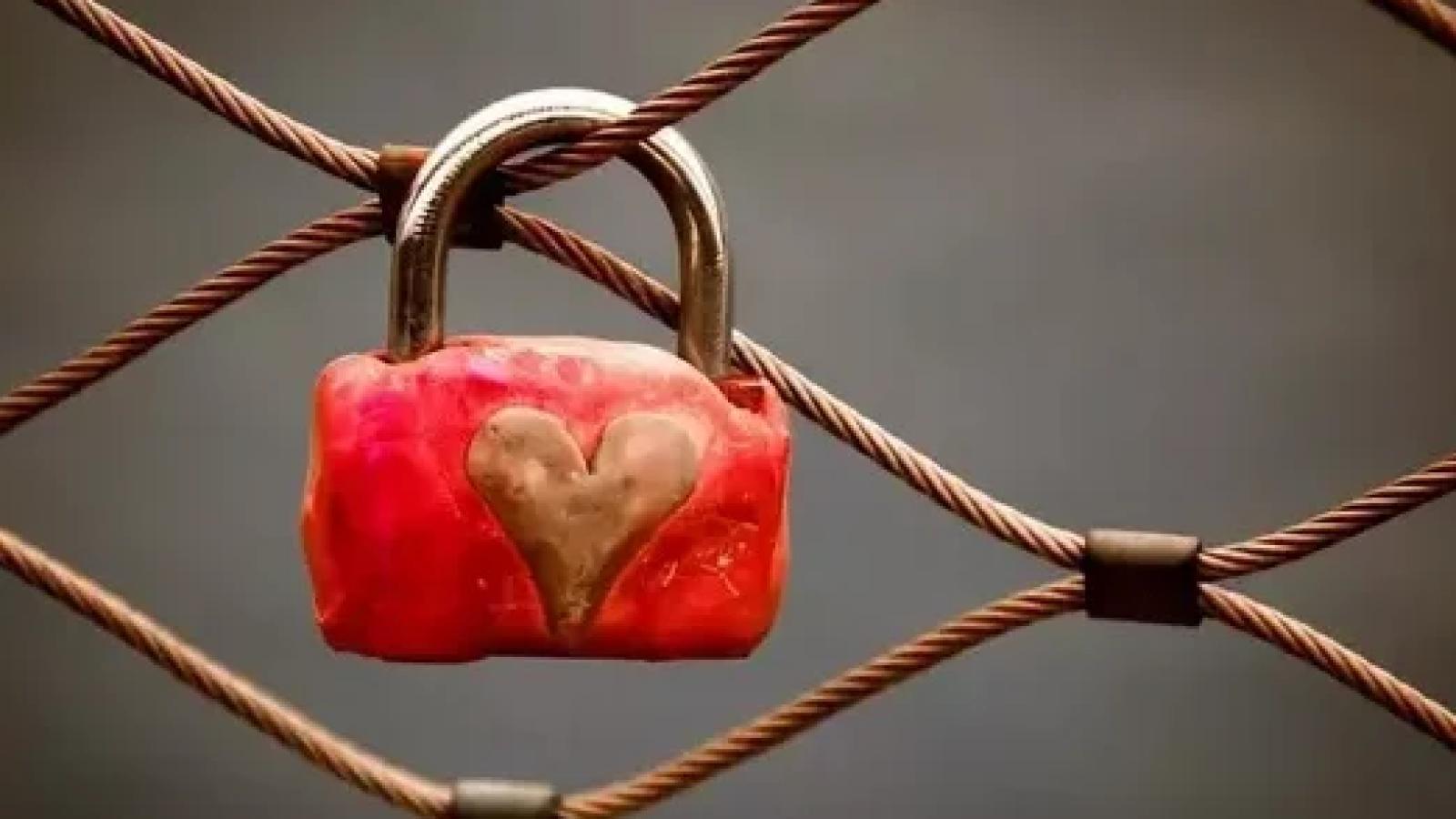 دانلود آهنگ مهستی عاشق شدن بی حاصله / وقتیکه دلا سنگو گله عاشق شدن بی حاصله