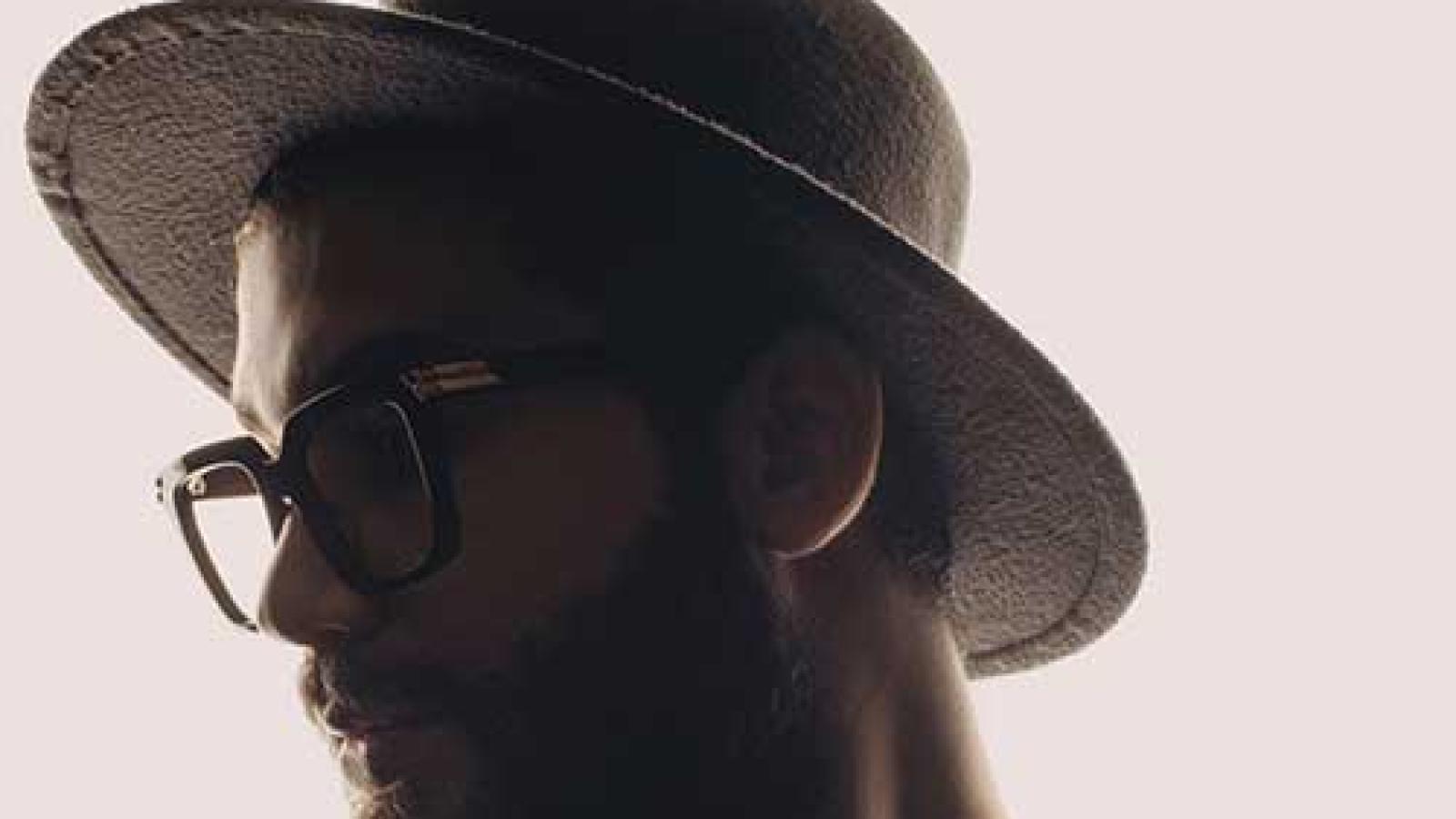 دانلود آهنگ امیر رشوند شدی ماهم / نفس من دیگه به نفسای تو بنده کی میتونه حتی شبیهت بخنده